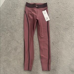 Alo Yoga Airlift High Waist 7/8 leggings - Mulberry Color with Black Trim